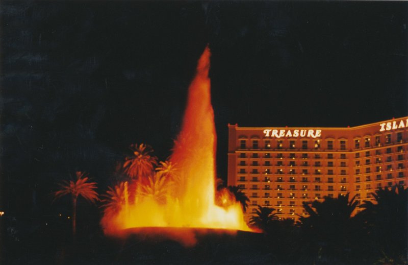 008-Volcano outside the Mirage.jpg